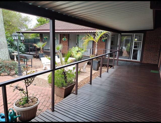 12 BEDROOM HOUSE FOR SALE IN HAYFIELDS